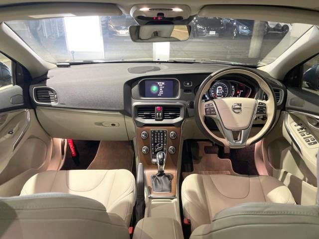 Volvo V40 2020-06 196137-1