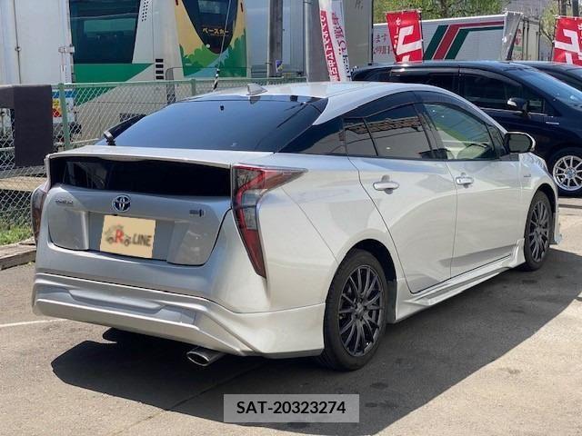 Toyota PRIUS 2016-02 281925-1