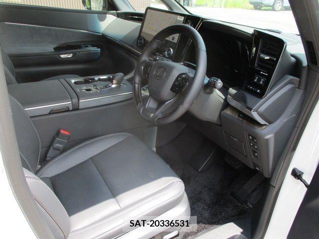 Lexus LM 2024-03 316232-1