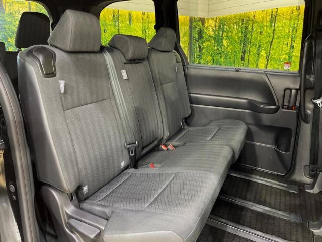 Toyota NOAH 2023-06 191365-9