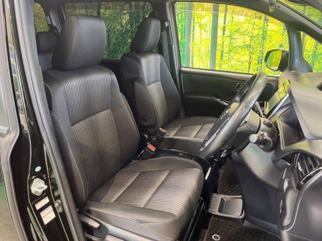 Toyota VOXY 2017-08 181982-8