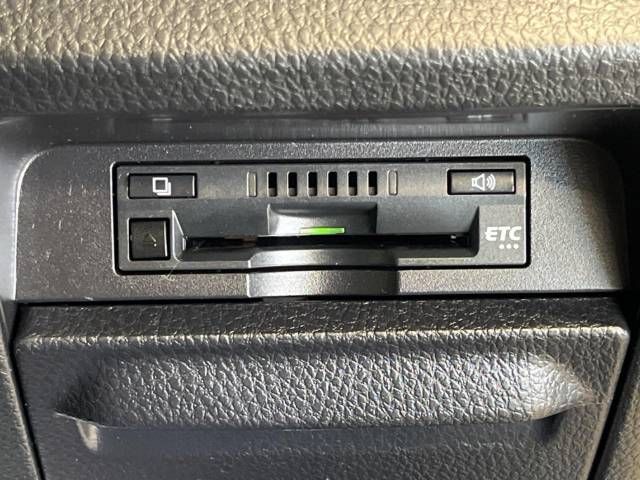 Toyota VOXY 2017-08 181982-7