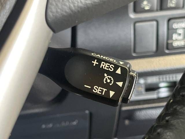 Toyota VOXY 2017-08 181982-5