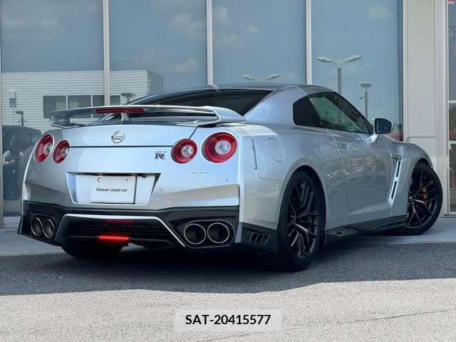 Nissan GT-R 2017-05 379004-3