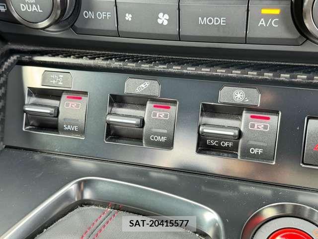 Nissan GT-R 2017-05 379004-16