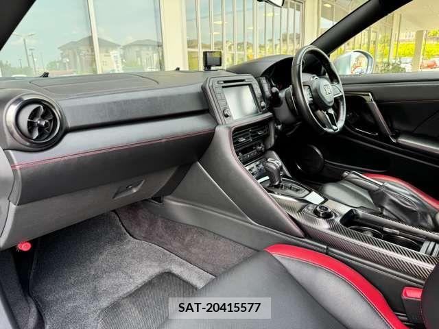 Nissan GT-R 2017-05 379004-6
