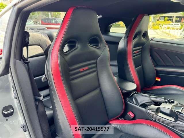 Nissan GT-R 2017-05 379004-5