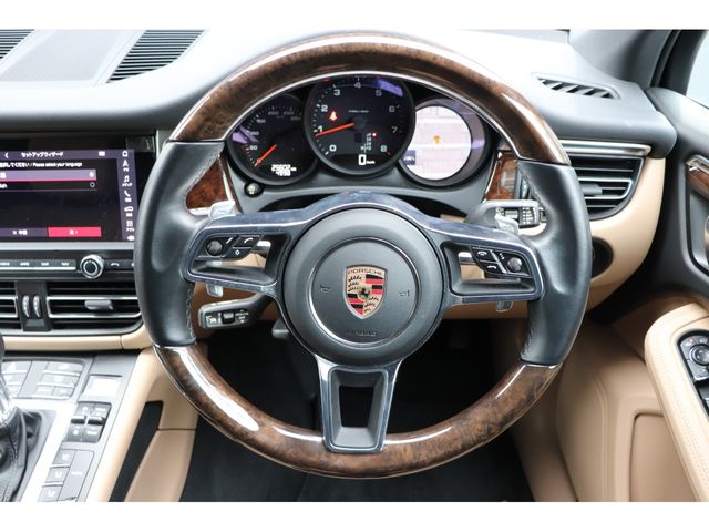 Porsche MACAN 2019-11 824-9