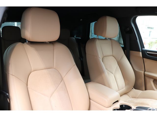 Porsche MACAN 2019-11 824-7