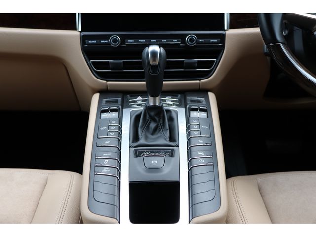 Porsche MACAN 2019-11 824-12