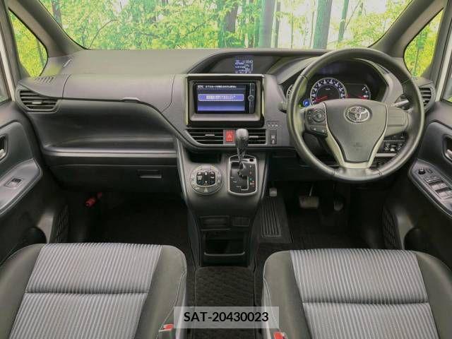 Toyota VOXY 2014-05 370313-1