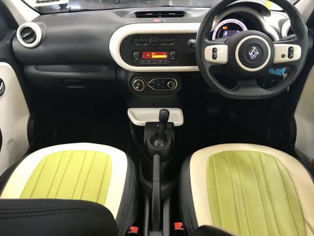 Renault TWINGO 2018-08 11641-1