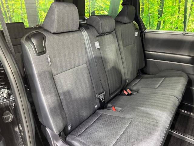 Toyota NOAH 2023-06 181044-9