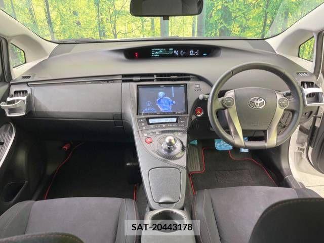 Toyota PRIUS 2013-09 350423-1