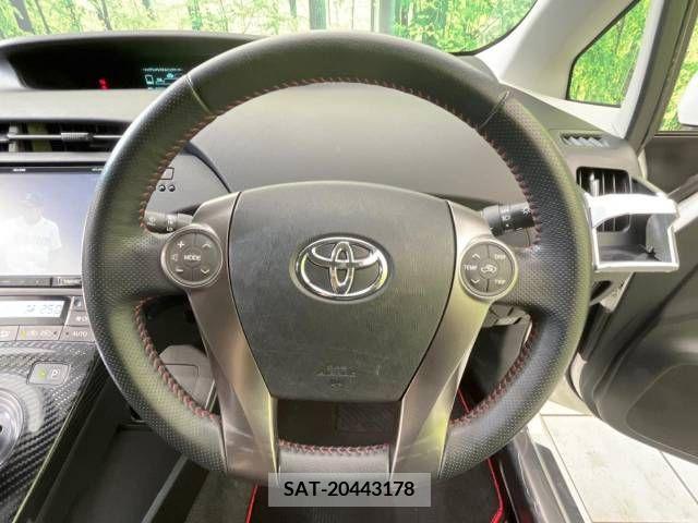 Toyota PRIUS 2013-09 350423-11