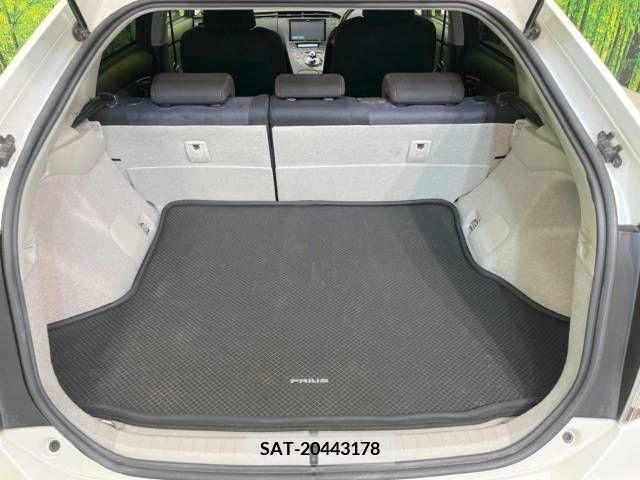 Toyota PRIUS 2013-09 350423-10