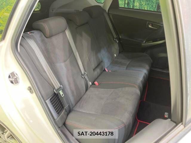 Toyota PRIUS 2013-09 350423-9