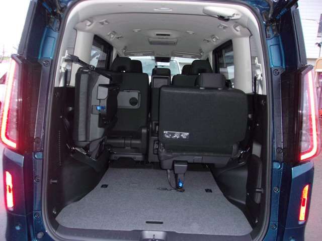 Nissan SERENA 2023-03 182899-16