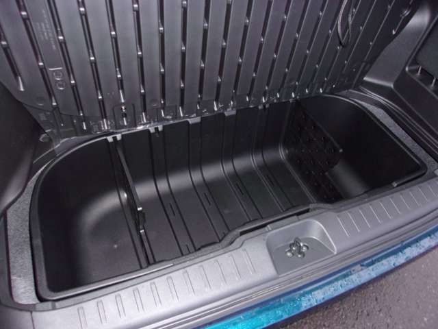 Nissan SERENA 2023-03 182899-18
