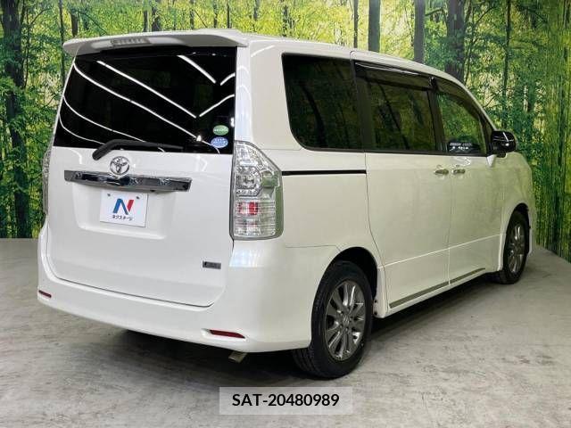Toyota VOXY 2012-09 221489-17