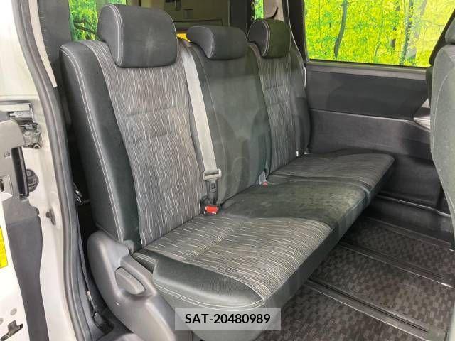 Toyota VOXY 2012-09 221489-8