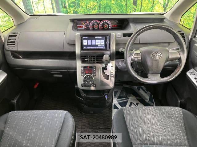Toyota VOXY 2012-09 221489-1