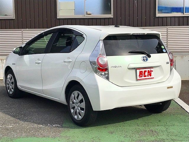 Toyota AQUA 2014-09 186139-8