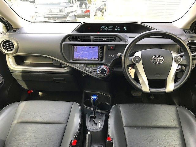 Toyota AQUA 2014-09 186139-1
