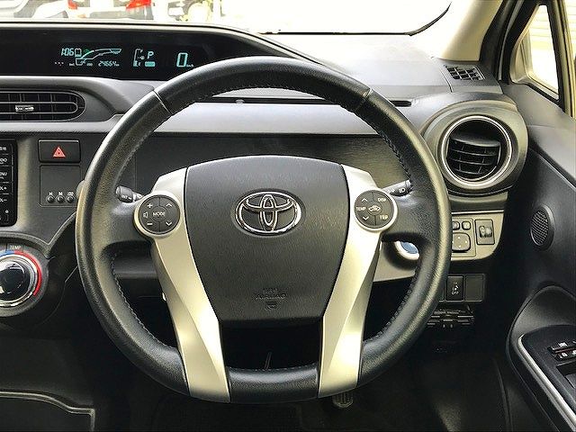Toyota AQUA 2014-09 186139-13
