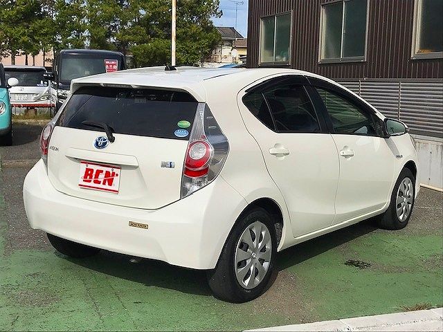 Toyota AQUA 2014-09 186139-2