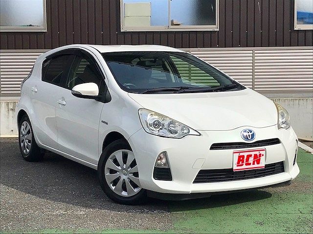 Toyota AQUA 2014-09 186139-6