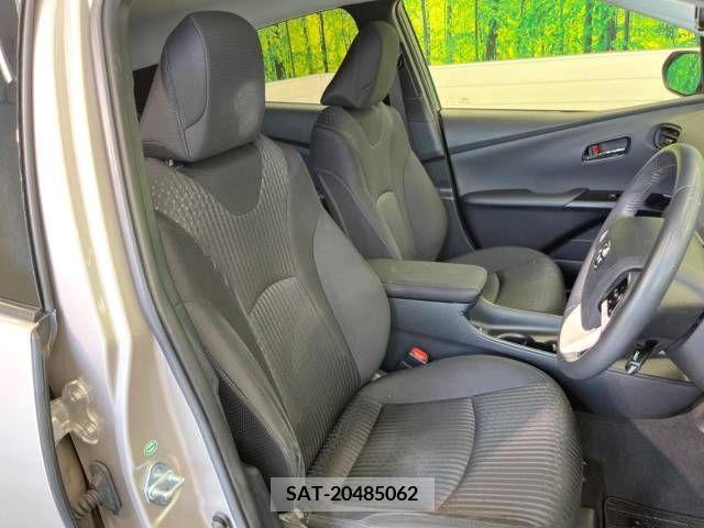 Toyota PRIUS 2017-06 379455-8