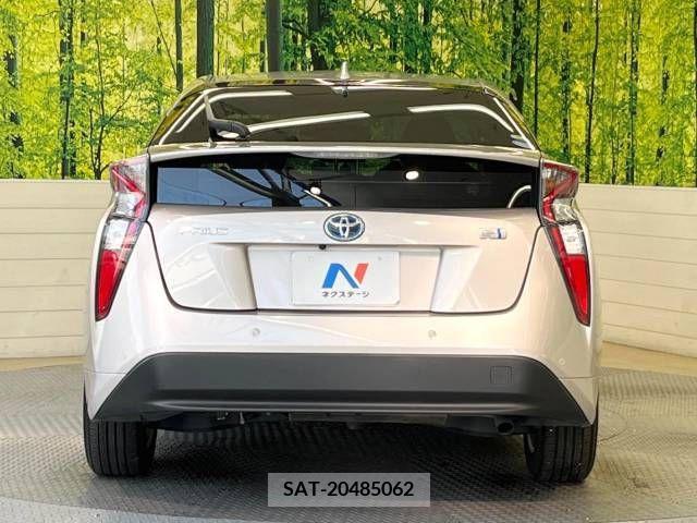 Toyota PRIUS 2017-06 379455-15