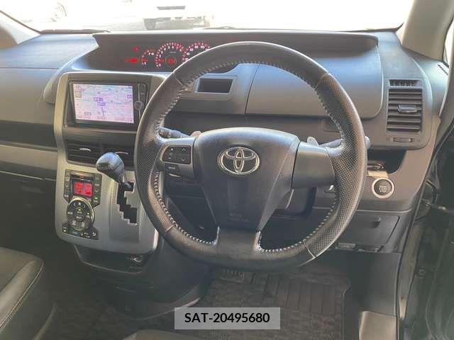 Toyota VOXY 2013-08 370416-11