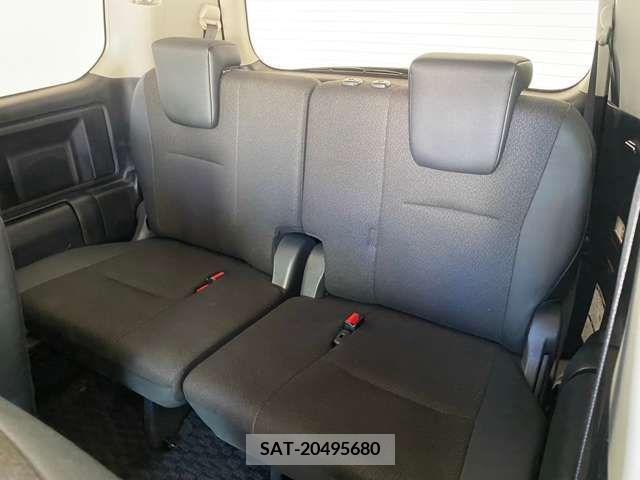 Toyota VOXY 2013-08 370416-9