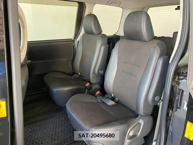 Toyota VOXY 2013-08 370416-8