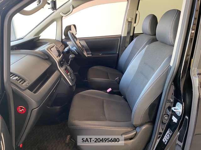 Toyota VOXY 2013-08 370416-7