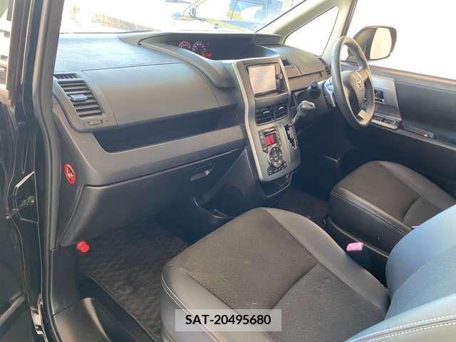 Toyota VOXY 2013-08 370416-6