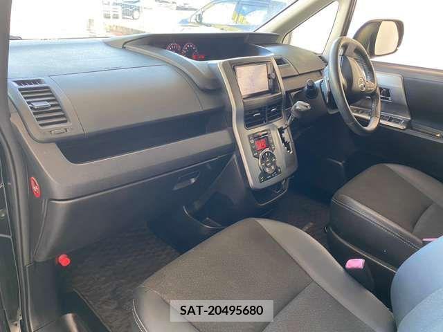 Toyota VOXY 2013-08 370416-5