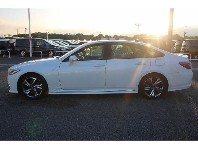 Toyota CROWN SEDAN 2018-10 20337-8