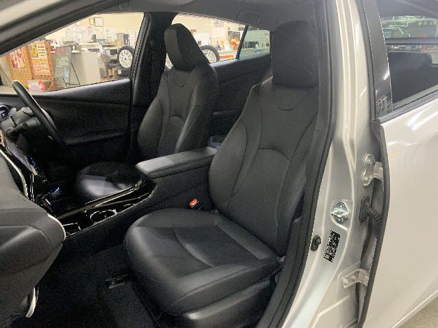 Toyota PRIUS 2016-03 180651-12