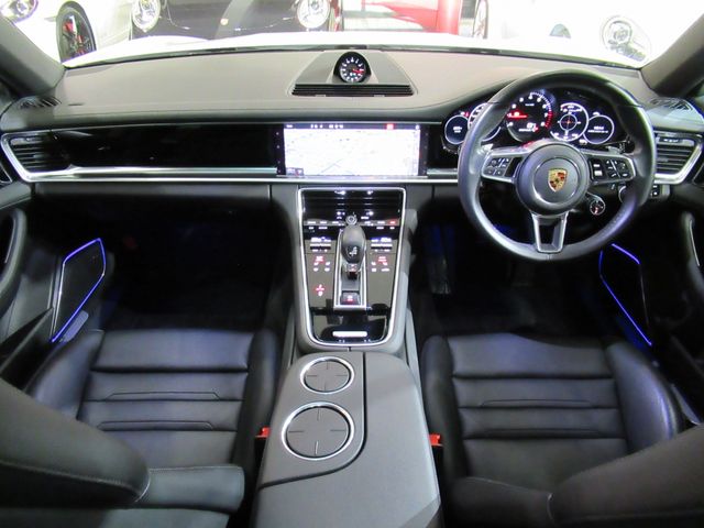 Porsche PANAMERA 2019-12 16670-1