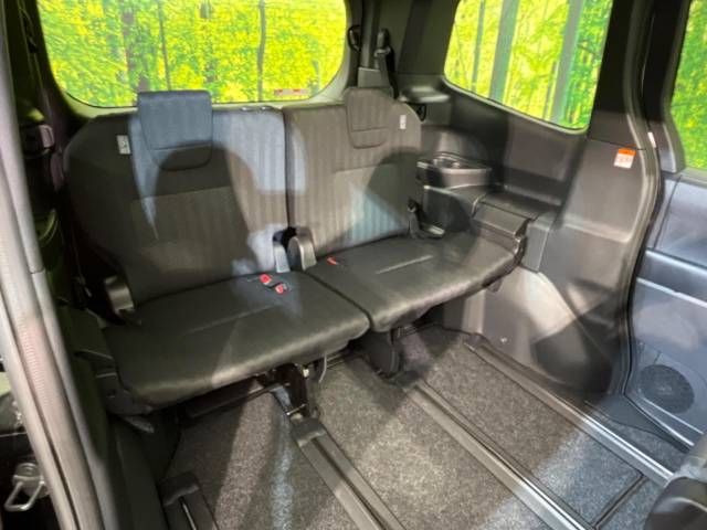 Toyota VOXY 2023-06 194775-11