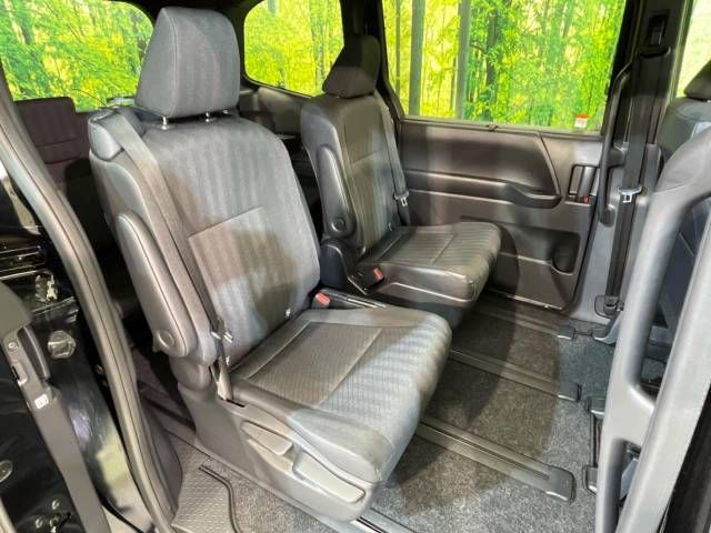 Toyota VOXY 2023-06 194775-10