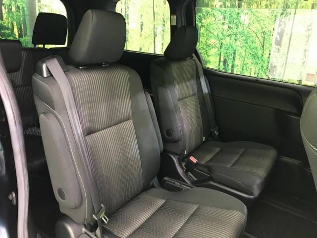 Toyota VOXY 2017-07 187168-9