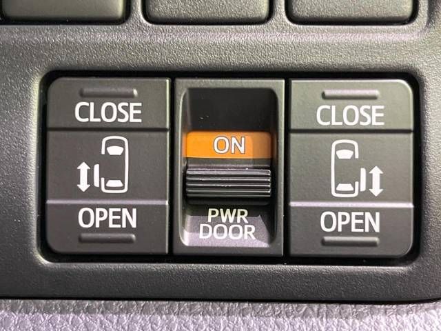 Toyota NOAH 2019-12 196045-6