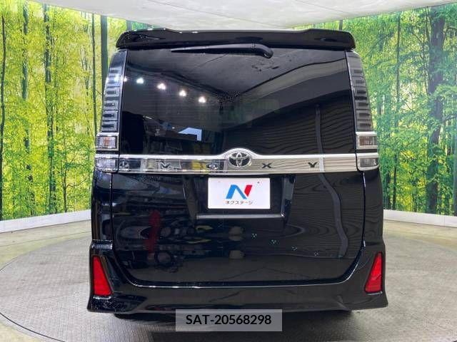 Toyota VOXY 2017-10 289437-4