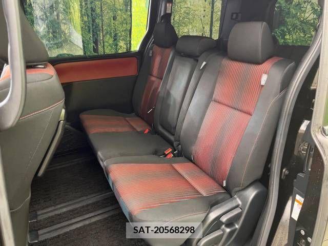 Toyota VOXY 2017-10 289437-19