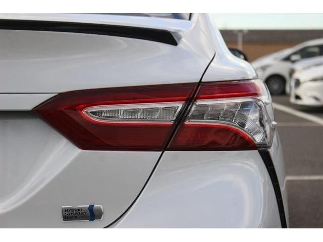 Toyota CAMRY HYBRID 2019-10 183870-5