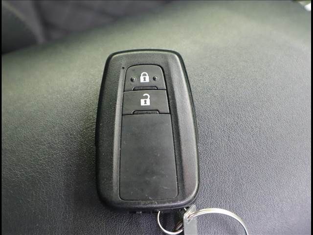 Toyota C-HR 2021-10 3200-8